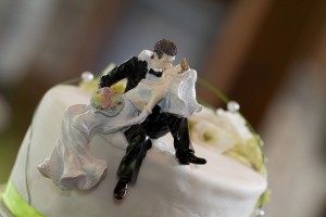 Weddingshots: Hochzeitstorte auf Burg Sayn